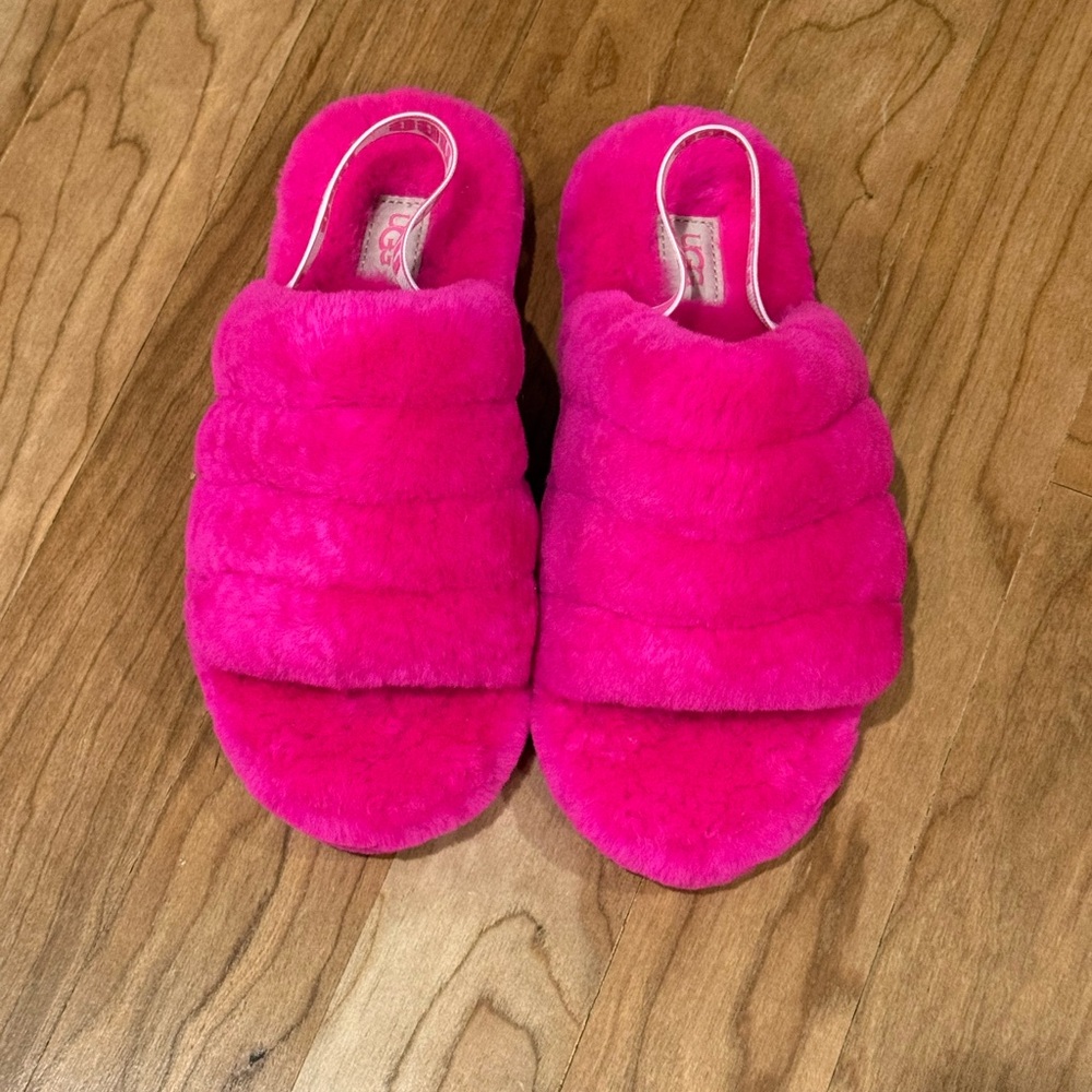 UGG Fluff Yeah Pink Slippers brand new size 5